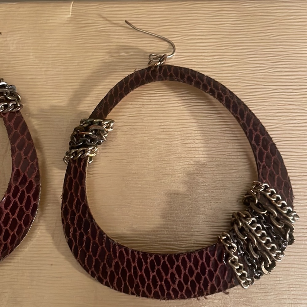 Triangular Hoop Earrings - Picture 4 of 10